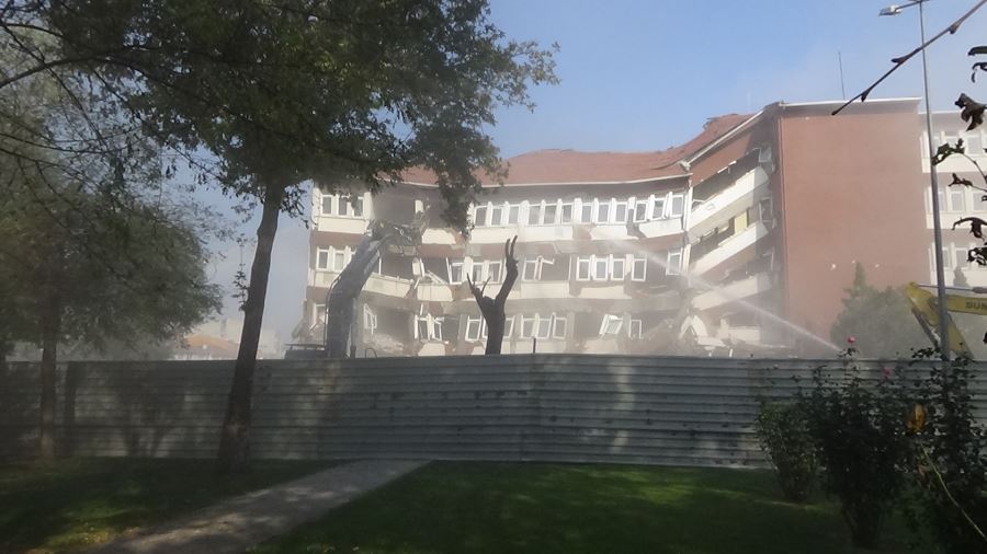 İnegöl hükümet binasında yıkım başladı