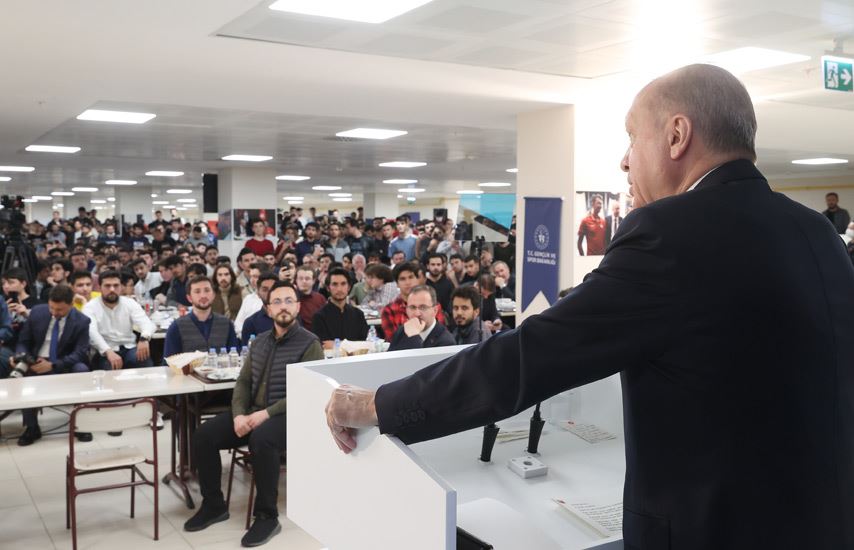 Cumhurbaşkanı Erdoğan, öğrencilerle iftar yemeğinde bir araya geldi