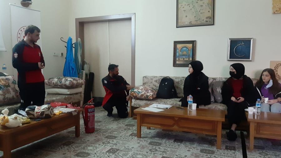 İHH İnegöl Arama Kurtarma Eğitimlerine Devam Ediyor