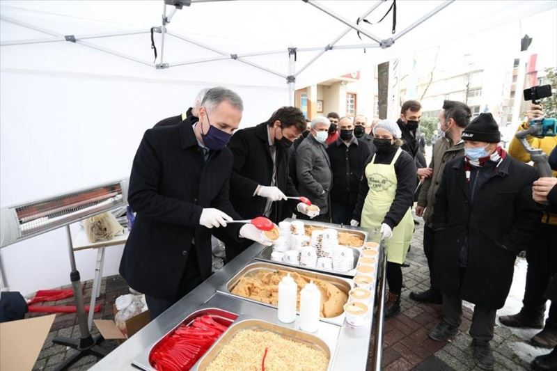 REGAİP KANDİLİ HELVA İKRAMLARIYLA TATLANDI