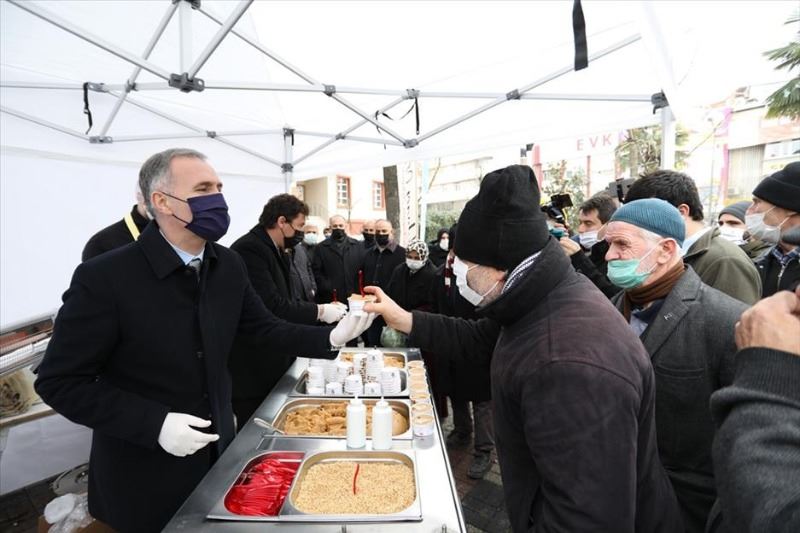 REGAİP KANDİLİ HELVA İKRAMLARIYLA TATLANDI