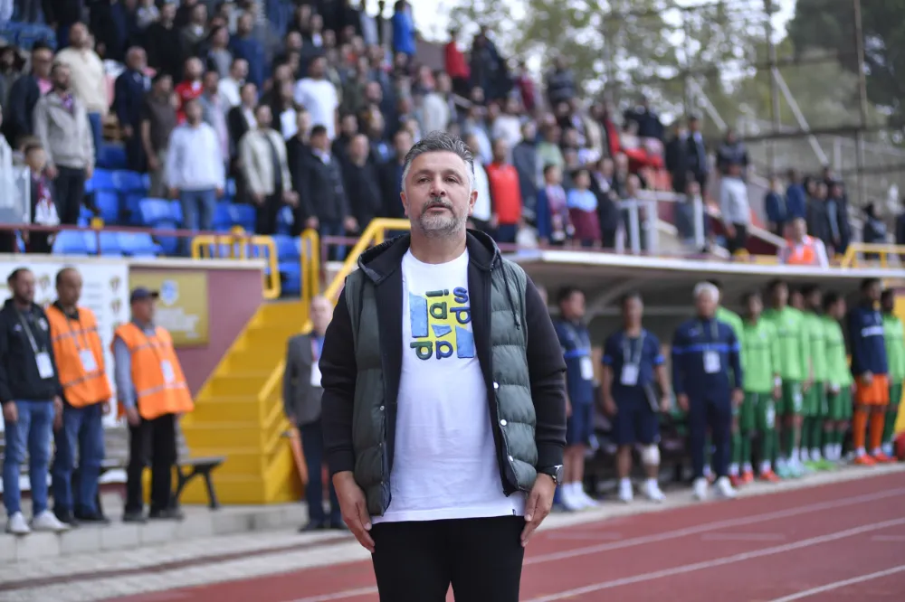 İnegölspor Sinan Yücer ile yolları ayırdı