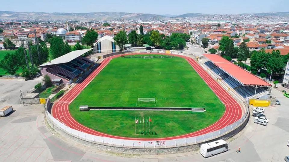 İnegöl İlçe Stadyumu Zemini Bakıma Alındı