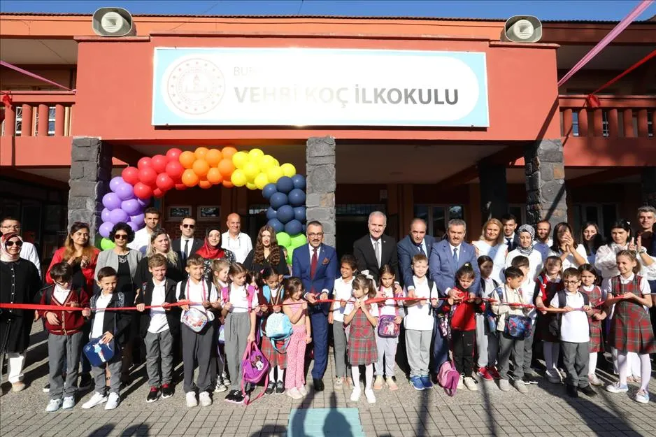 İlk Ders Zilini Protokol Çaldı