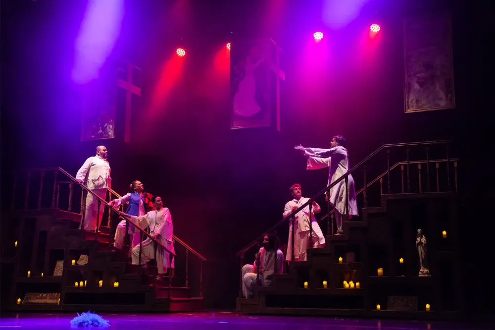 Şehir Tiyatrosu perdelerini öğretmenler için ücretsiz açıyor