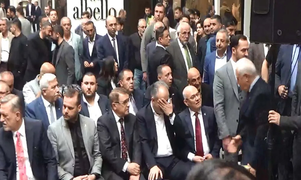 Modef fuar açılışında Aktaş Bozbey tokalaşmadı