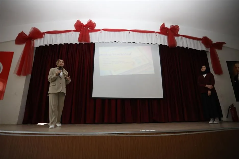 İnegöl’deki Öğrencilere “Dijital Güvenlik” Semineri