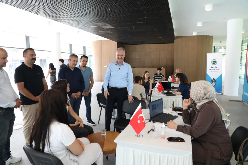 İnegöl Belediyesi, üniversite yolunda gençlere rehberlik ediyor