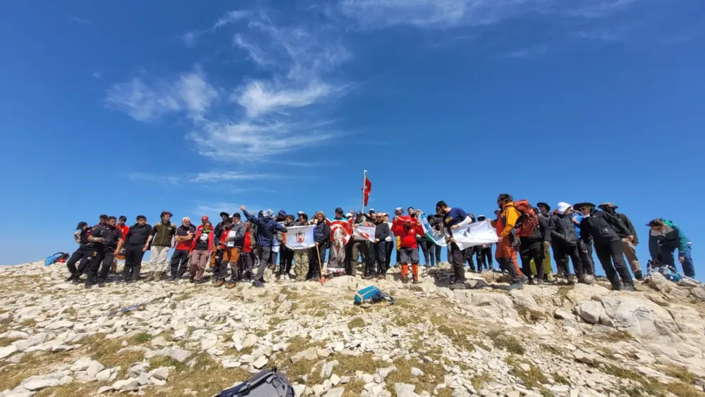 Zaferi Zirvede Kutladılar